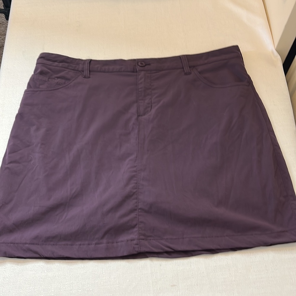 Eddie Bauer women’s purple skorts, size 14